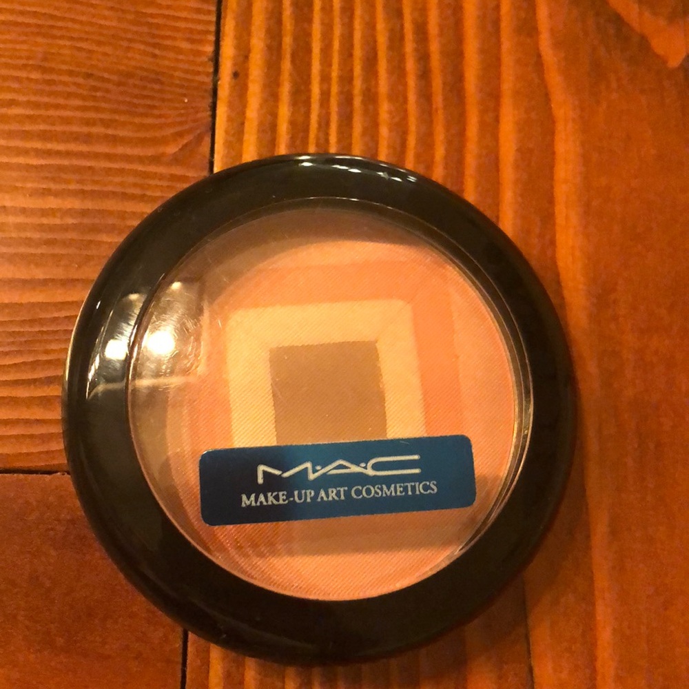 MAC Colour Form Powder in Sun Centred